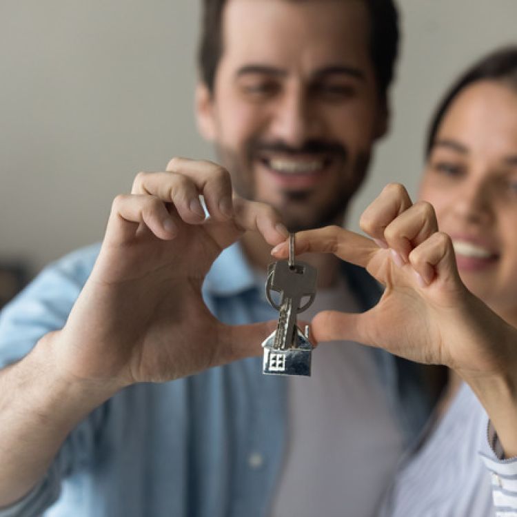 Couple holding a house keyring